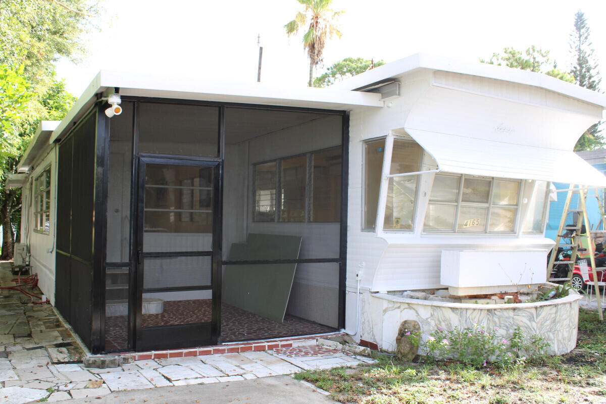 Property for Sale at 4165 88th Court, Boynton Beach, Palm Beach County, Florida - Bedrooms: 1 
Bathrooms: 1.5  - $125,000