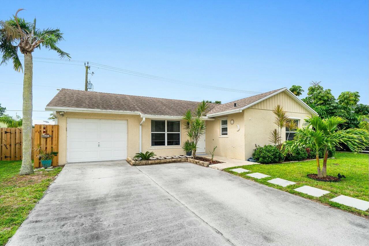Property for Sale at 121 Deerfield Drive, Jupiter, Palm Beach County, Florida - Bedrooms: 3 
Bathrooms: 2  - $549,000