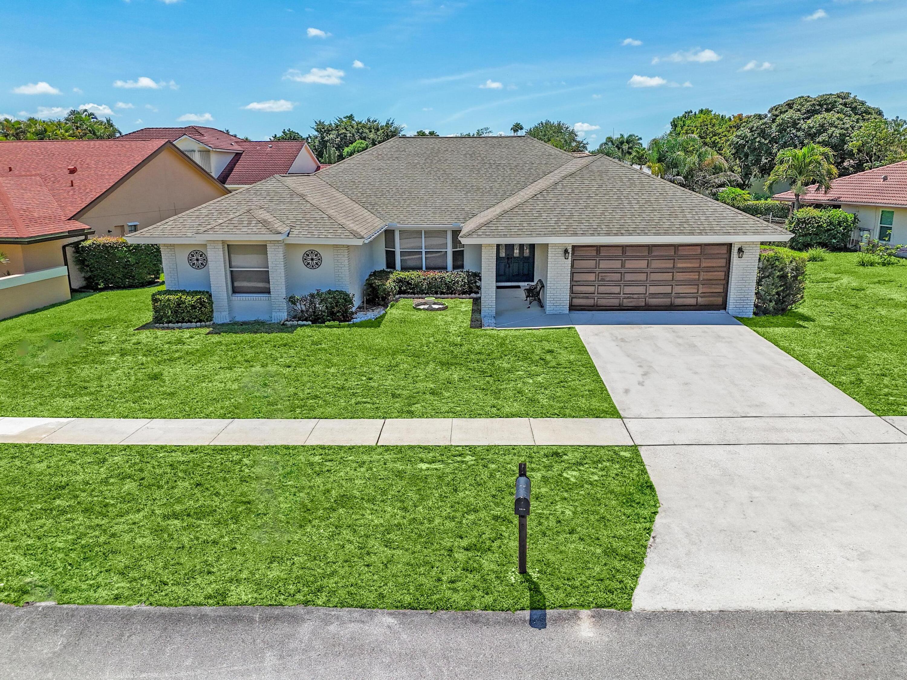 2316 Seaford Drive, Wellington, Palm Beach County, Florida - 4 Bedrooms  
2.5 Bathrooms - 