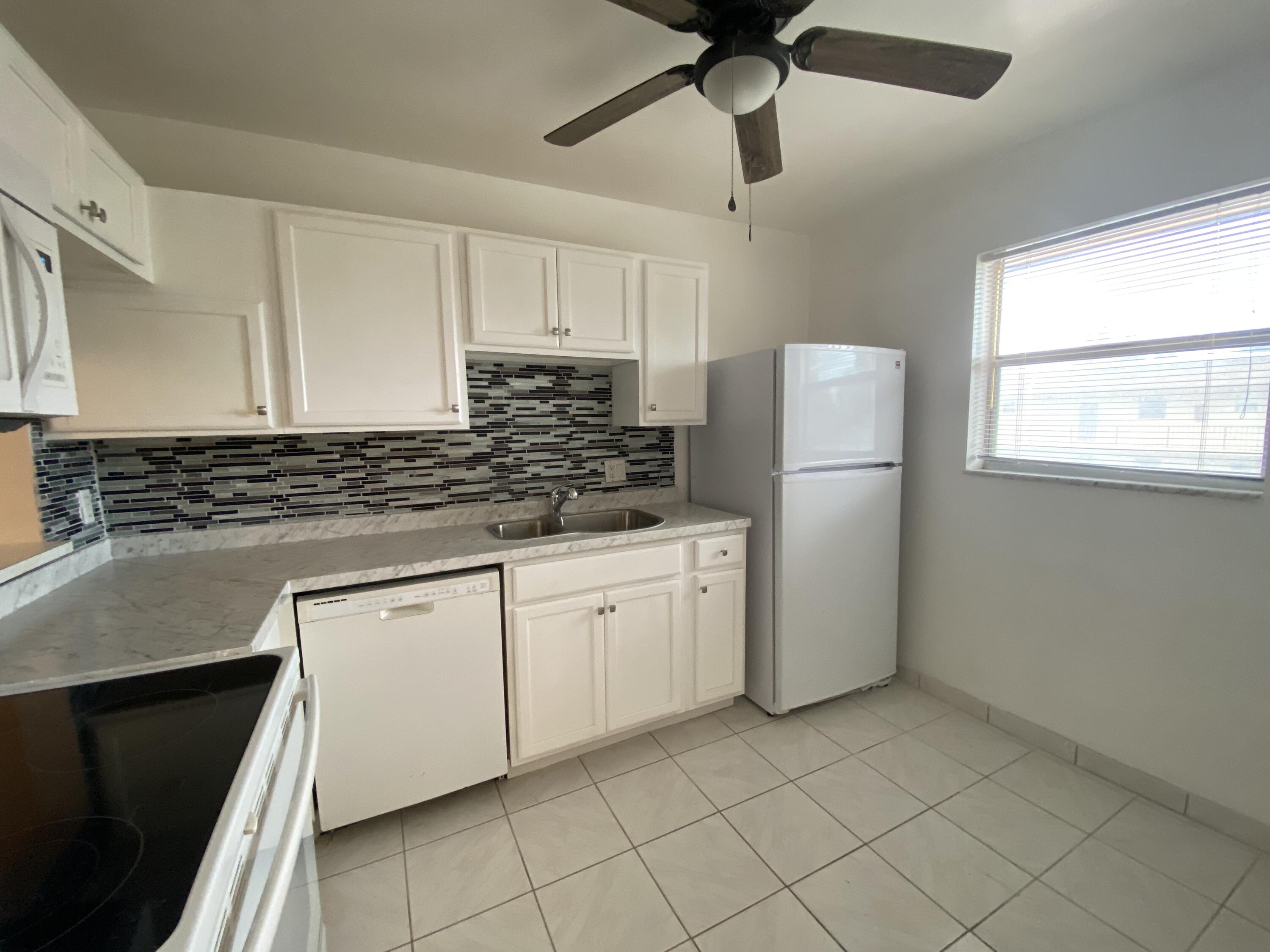 201 Oxford 600, West Palm Beach, Palm Beach County, Florida - 2 Bedrooms  
2 Bathrooms - 