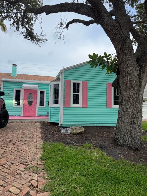 Photo of 528 N Palmway, Lake Worth Beach, FL 33460 (MLS # RX-11120088)