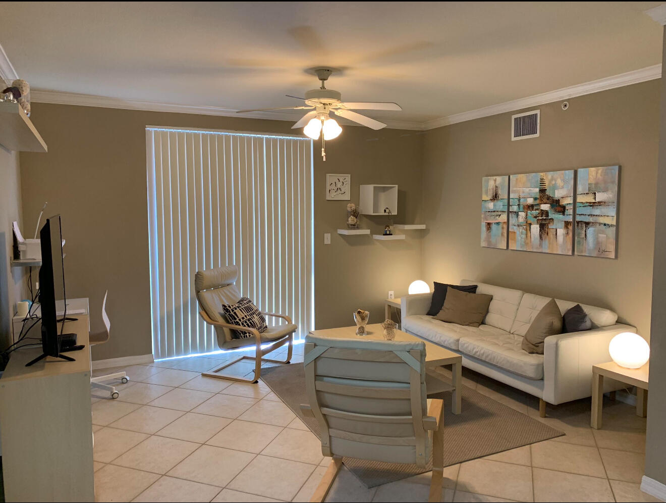 6559 Emerald Dunes Drive 201, West Palm Beach, Palm Beach County, Florida - 3 Bedrooms  
2 Bathrooms - 
