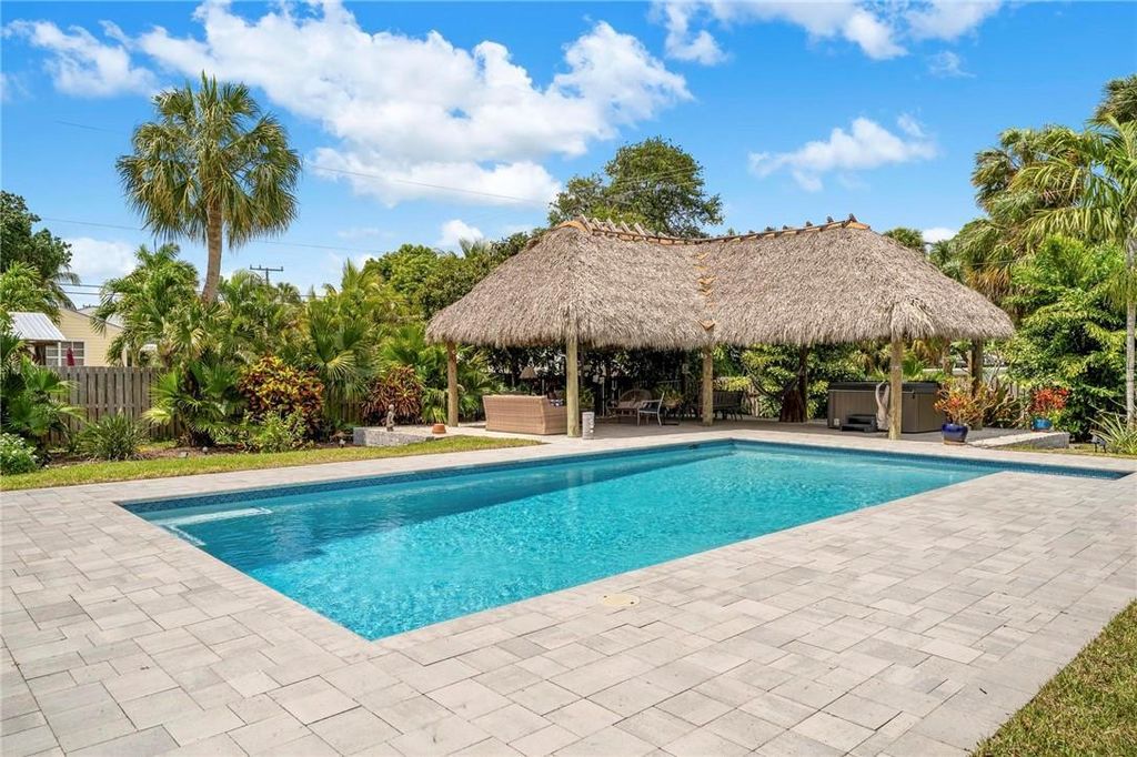 Photo of 216 SE Flamingo Avenue, Stuart, FL 34996 (MLS # RX-11124301)
