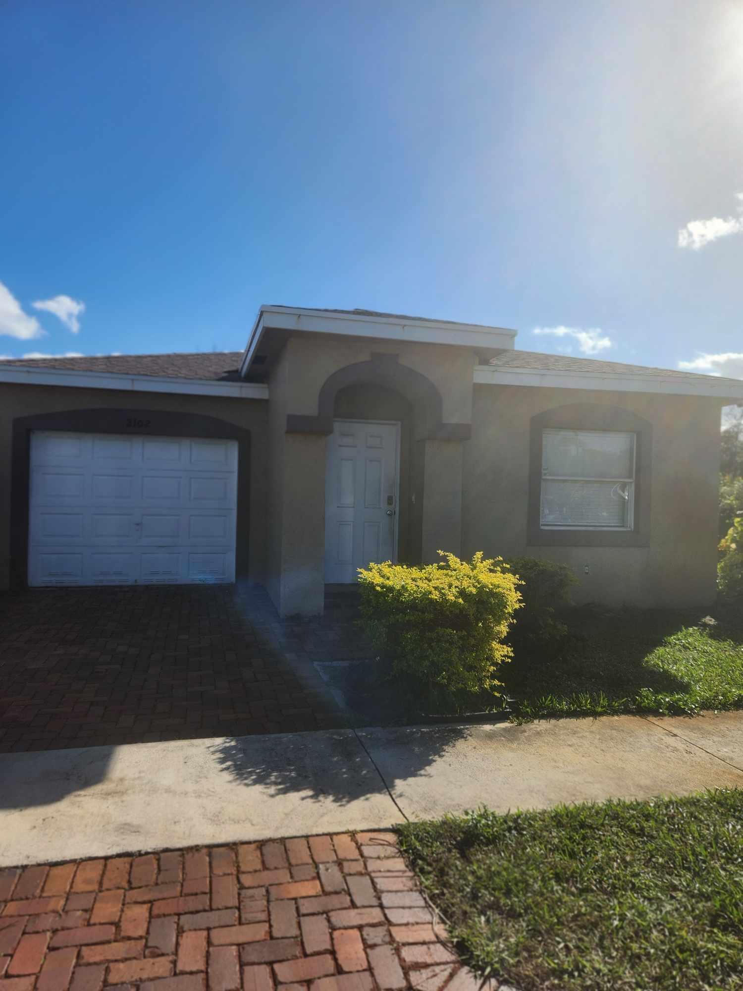 Property for Sale at 2102 E Ridge Circle 15, Boynton Beach, Palm Beach County, Florida - Bedrooms: 3 
Bathrooms: 2  - $315,000