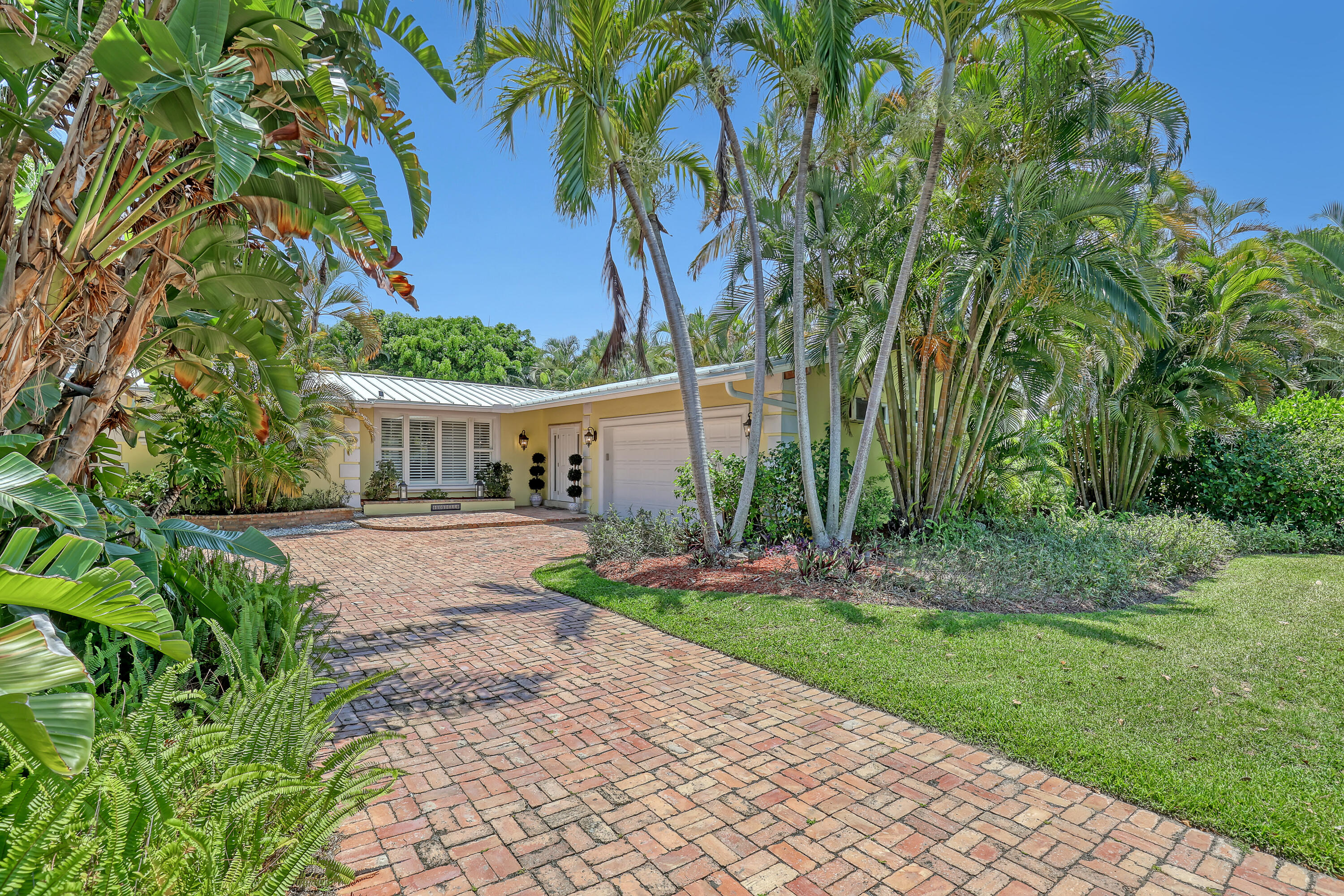 Property for Sale at 134 Worth Court, West Palm Beach, Palm Beach County, Florida - Bedrooms: 2 
Bathrooms: 3  - $2,350,000