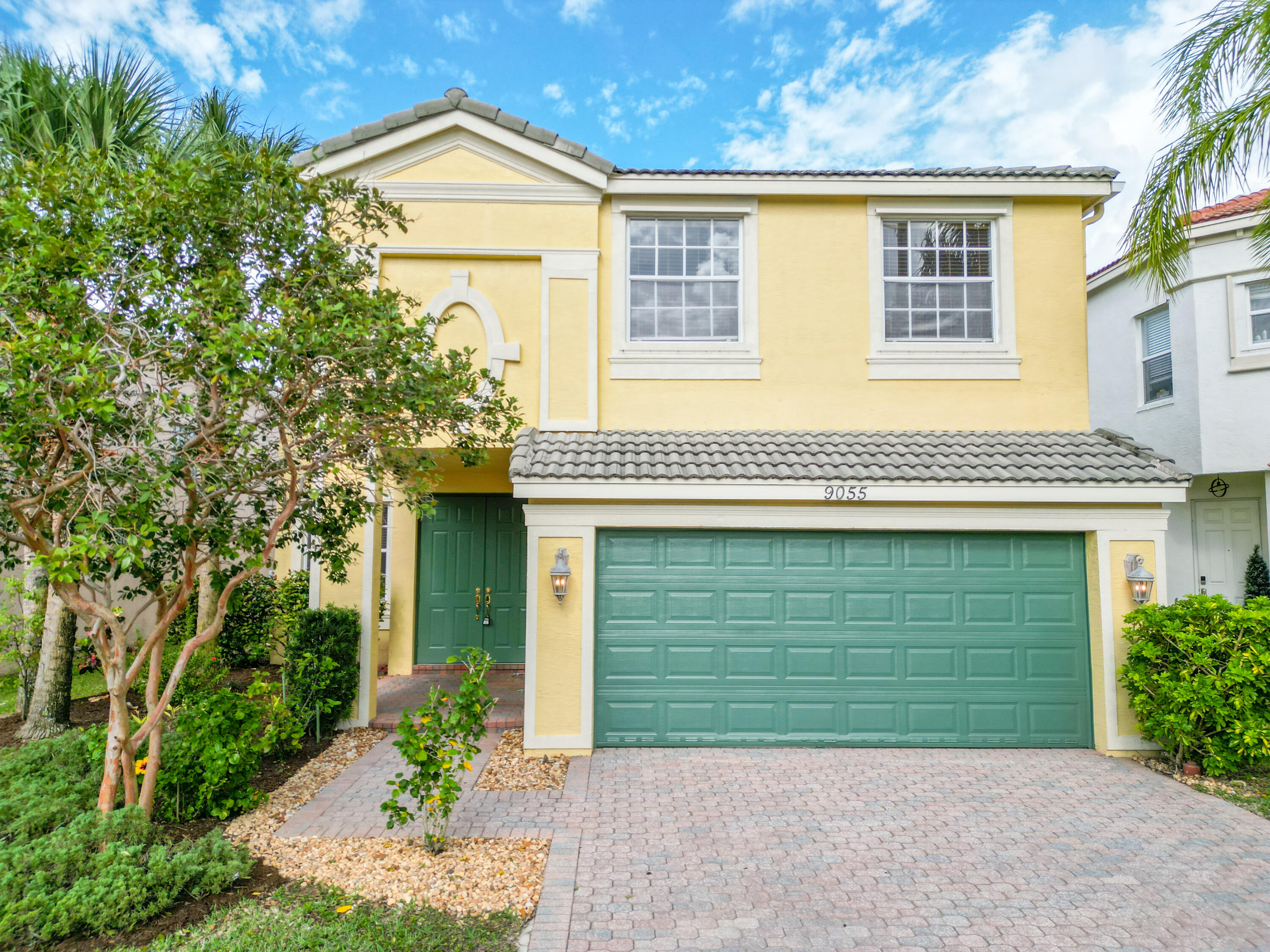 Property for Sale at 9055 Dupont Place, Wellington, Palm Beach County, Florida - Bedrooms: 5 
Bathrooms: 2.5  - $699,000