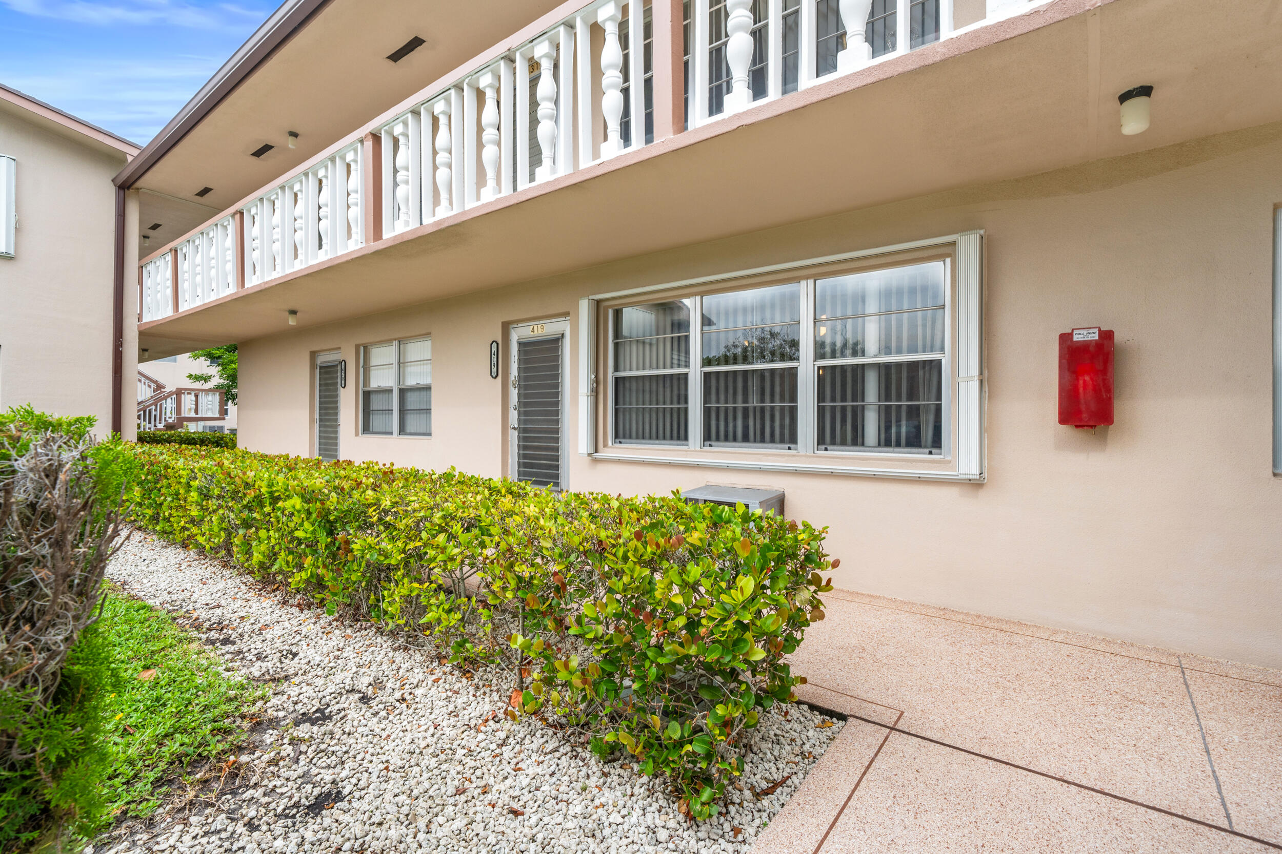 Property for Sale at 419 Chatham U, West Palm Beach, Palm Beach County, Florida - Bedrooms: 1 
Bathrooms: 1.5  - $99,900