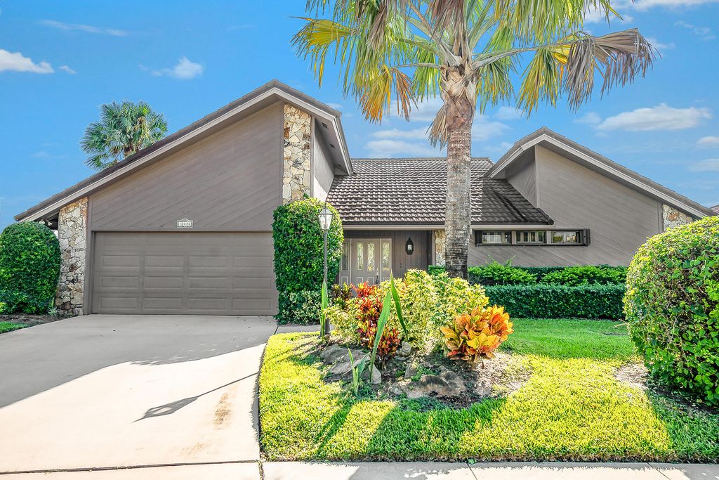 Photo of 12870 La Rochelle Circle, Palm Beach Gardens, FL 33410 (MLS # RX-10823999)