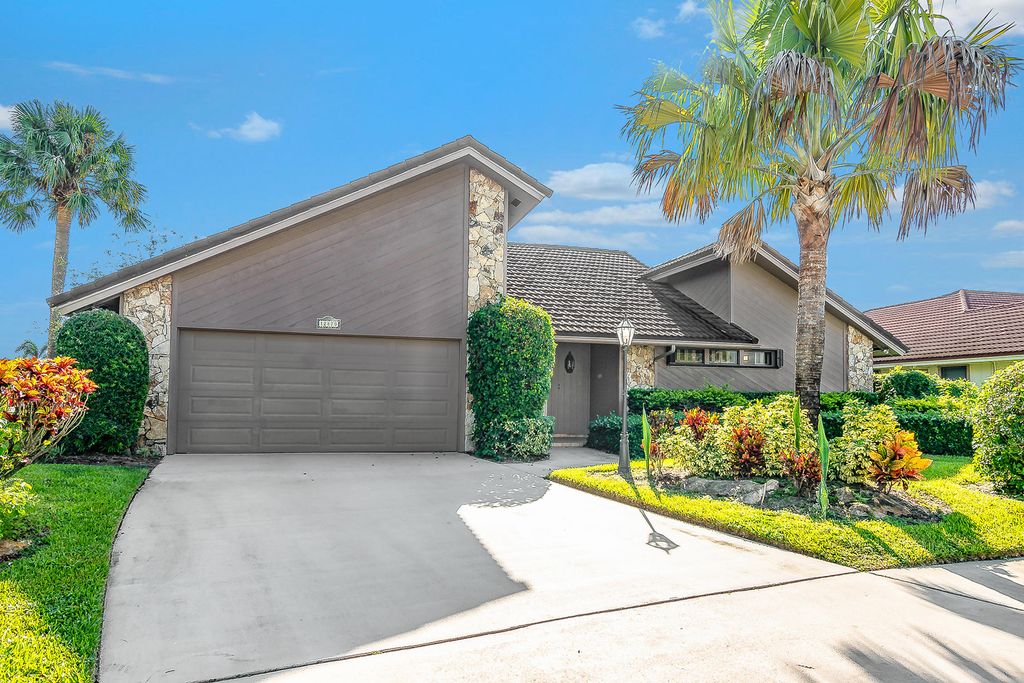 Photo of 12870 La Rochelle Circle, Palm Beach Gardens, FL 33410 (MLS # RX-10823999)