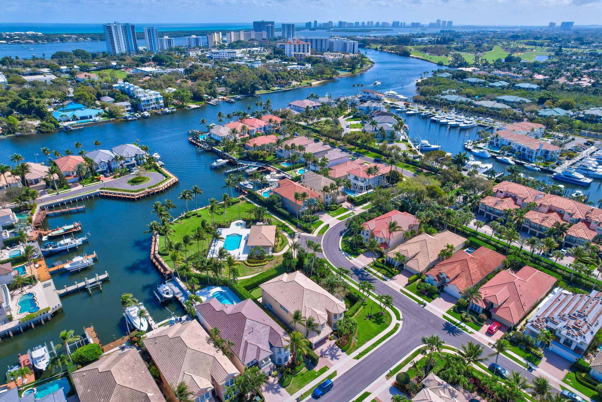 736 Sandy Point Lane, North Palm Beach, Miami-Dade County, Florida - 5 Bedrooms  
4.5 Bathrooms - 