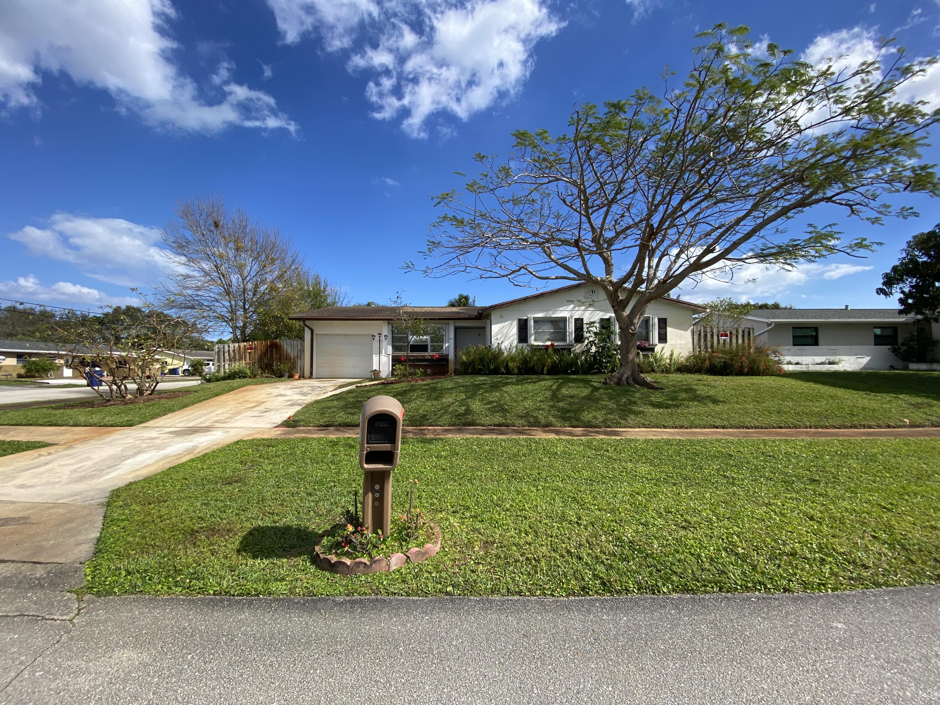 201 Circle West, Jupiter, Palm Beach County, Florida - 3 Bedrooms  
2 Bathrooms - 