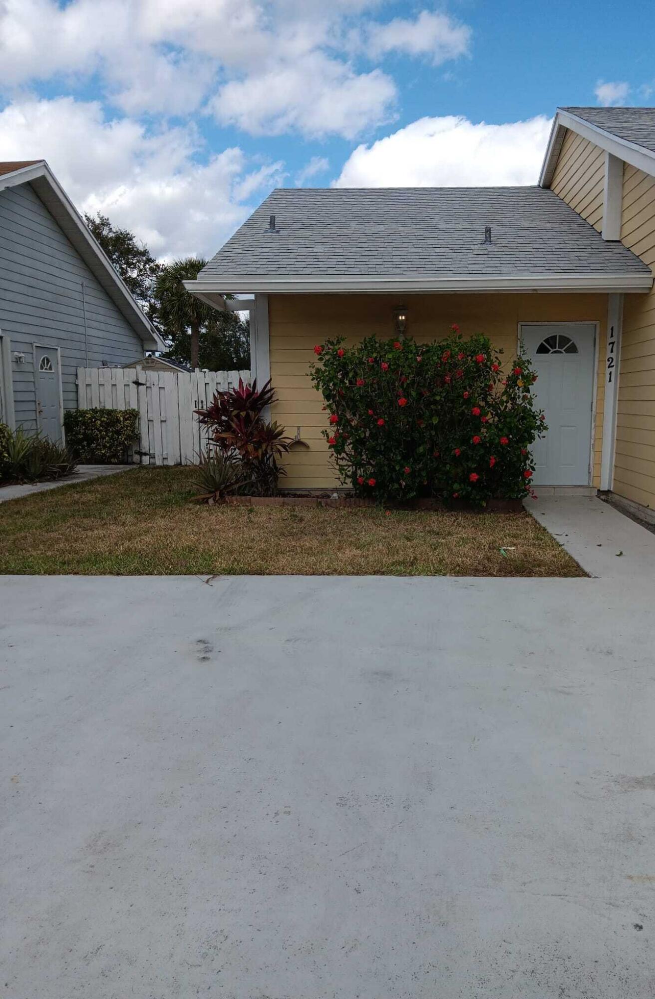 1721 Royal Forest Court, West Palm Beach, Palm Beach County, Florida - 1 Bedrooms  
1 Bathrooms - 