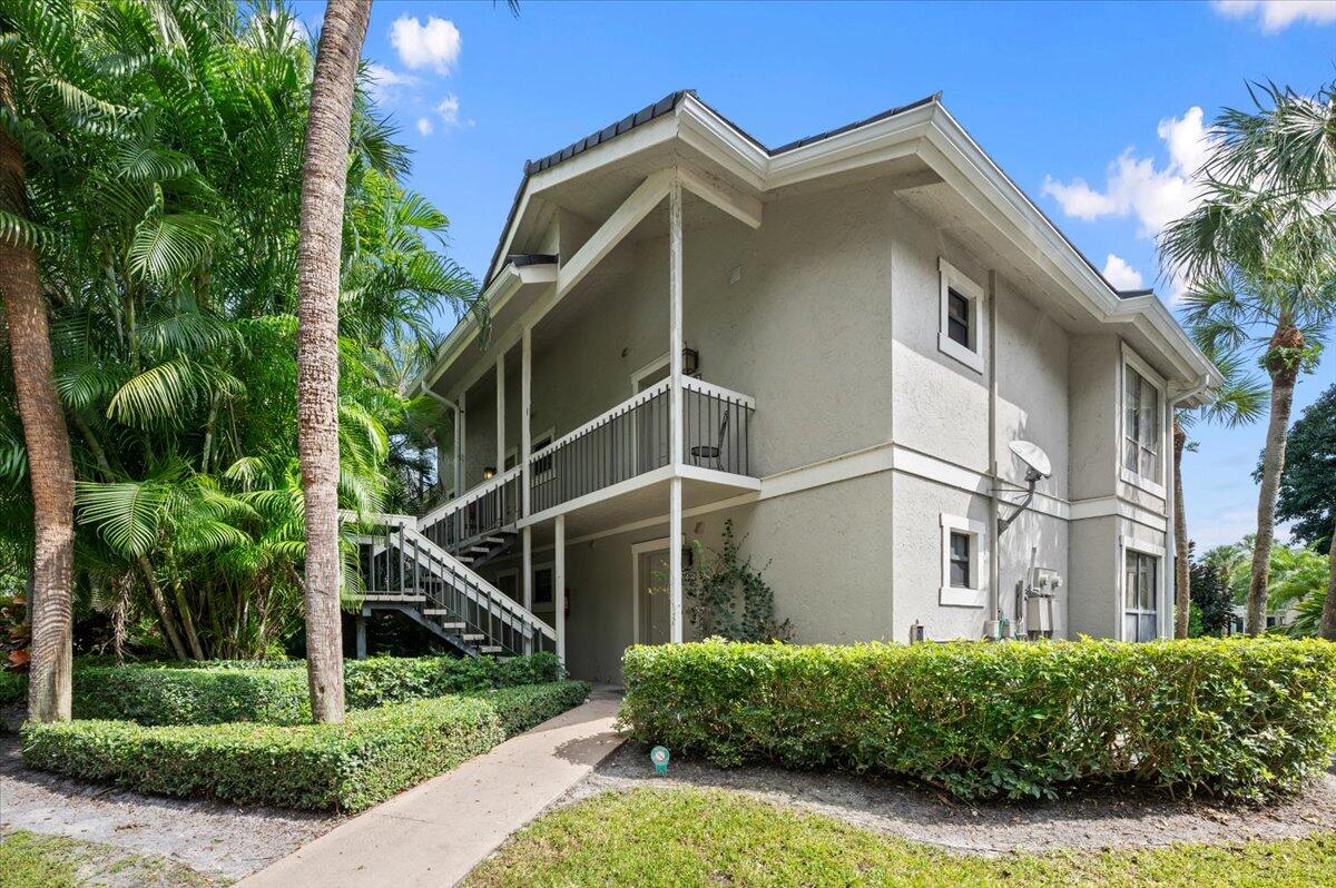 11863 Wimbledon Circle 542, Wellington, Palm Beach County, Florida - 2 Bedrooms  
2 Bathrooms - 