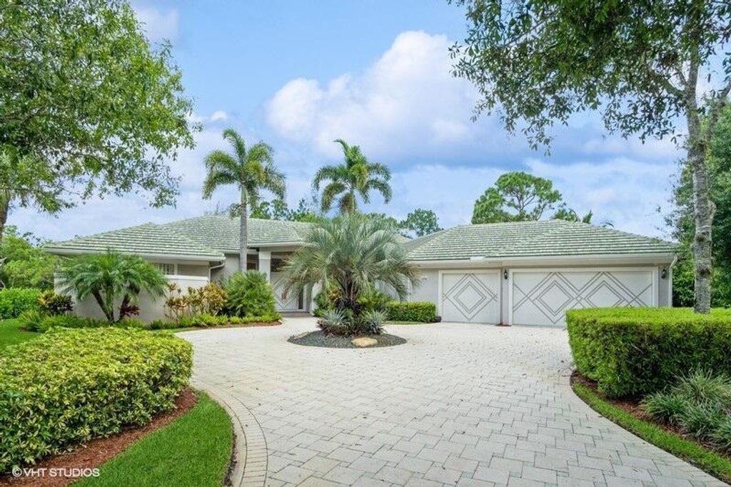 Photo of 18798 SE Old Trail Drive W, Jupiter, FL 33478 (MLS # RX-11000224)