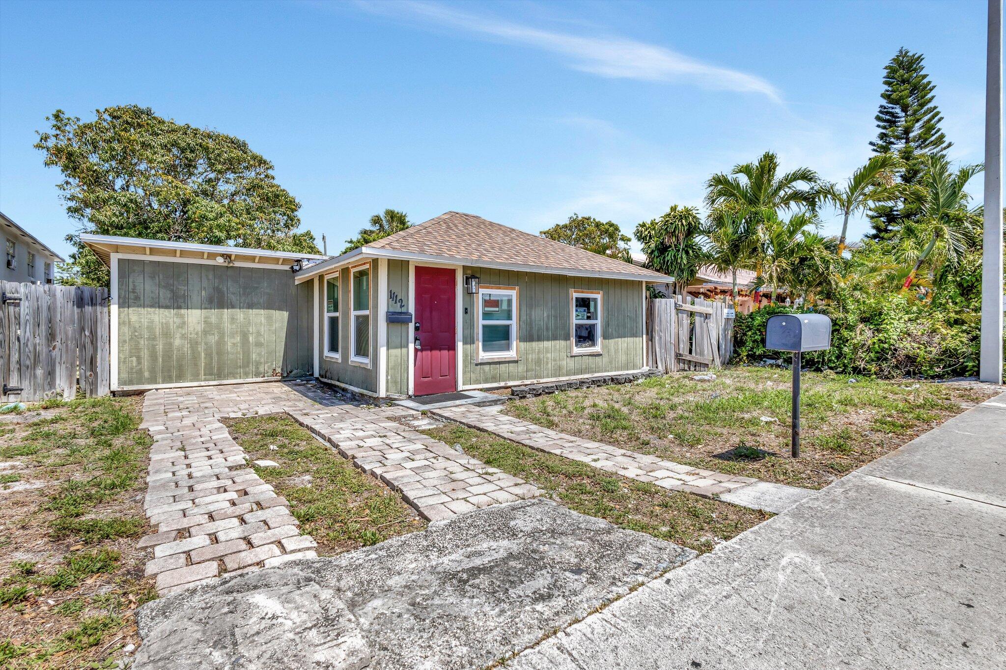 1112 S K Street, Lake Worth Beach, Palm Beach County, Florida - 2 Bedrooms  
1 Bathrooms - 