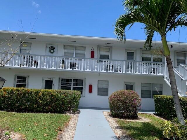 23 Norwich A, West Palm Beach, Palm Beach County, Florida - 2 Bedrooms  
1.5 Bathrooms - 
