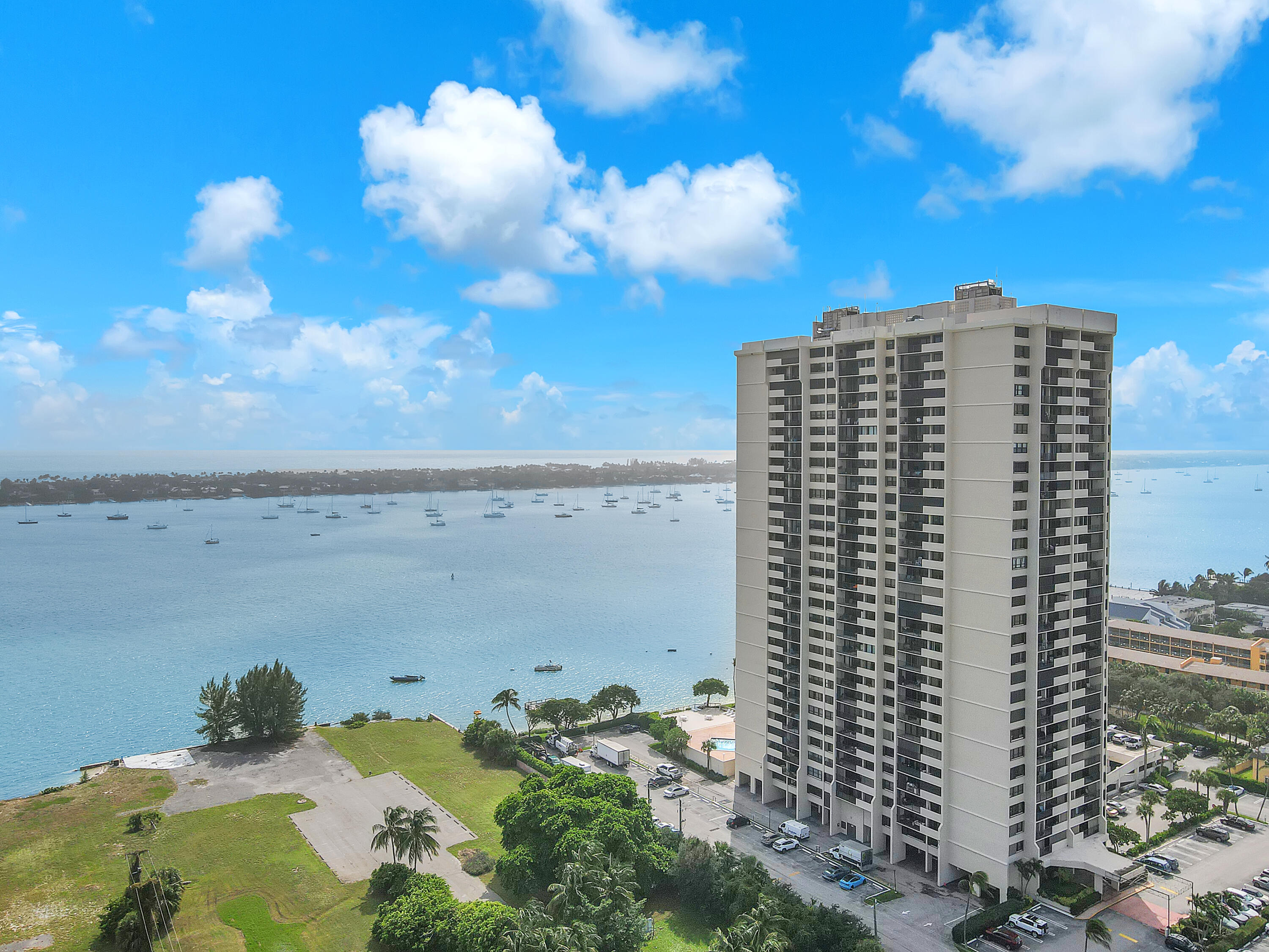 Property for Sale at 5600 N Flagler Drive 2301, West Palm Beach, Palm Beach County, Florida - Bedrooms: 2 
Bathrooms: 2.5  - $475,000