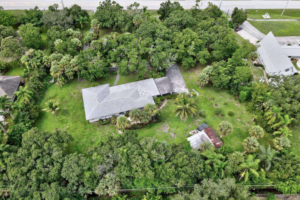 Photo of 860 27th Avenue, Vero Beach, FL 32960 (MLS # RX-11125280)