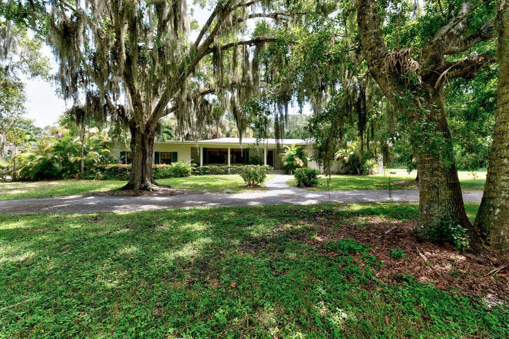 Photo of 860 27th Avenue, Vero Beach, FL 32960 (MLS # RX-11125280)