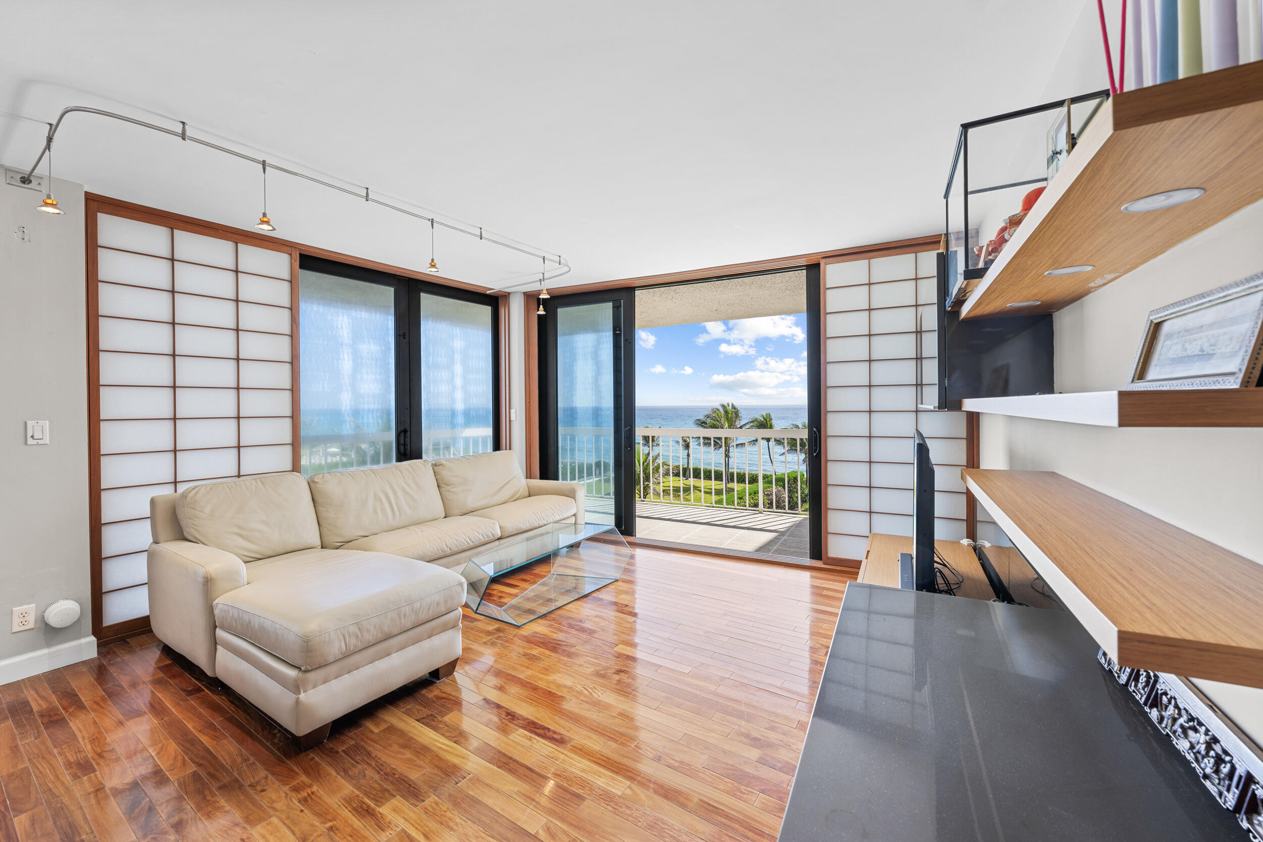 Property for Sale at 3250 S Ocean Boulevard 406-N, Palm Beach, Palm Beach County, Florida - Bedrooms: 2 
Bathrooms: 2  - $1,450,000
