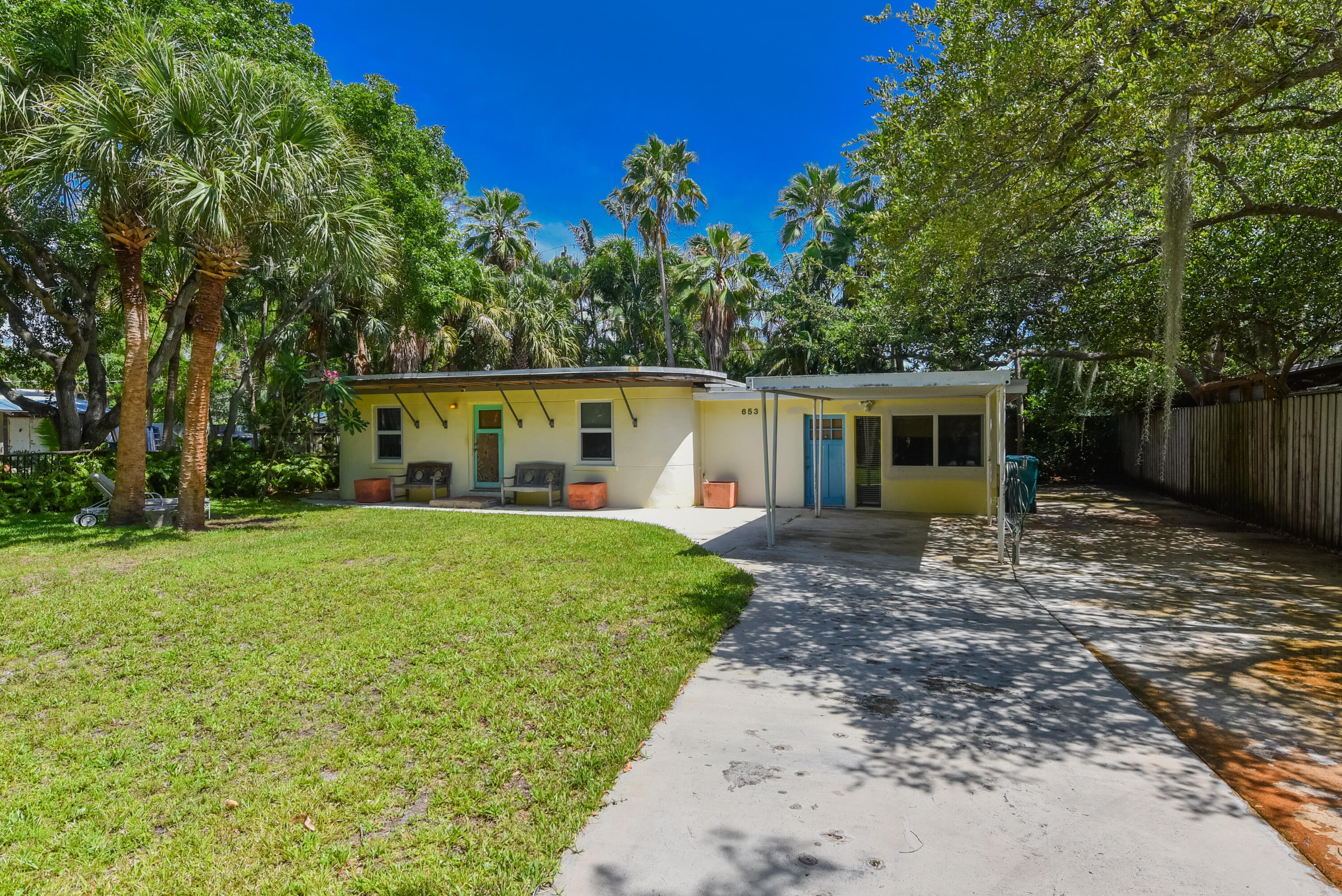 653 Ne 8th Avenue, Boynton Beach, Palm Beach County, Florida - 2 Bedrooms  
1 Bathrooms - 