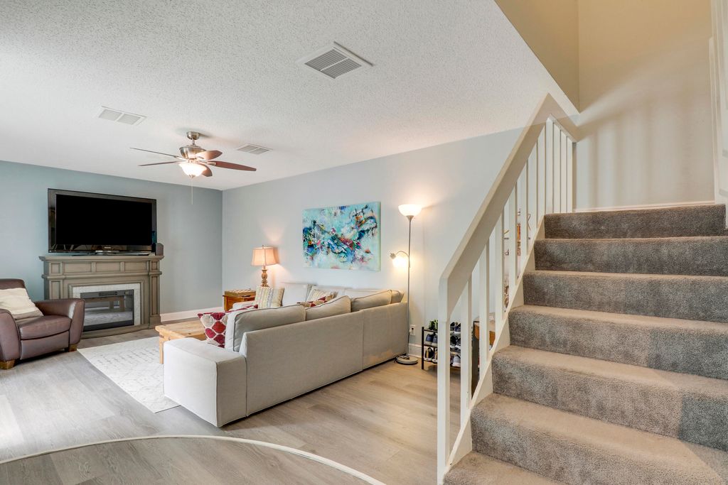 Photo of 141 E Riverside Drive #9b, Jupiter, FL 33469 (MLS # RX-10904143)