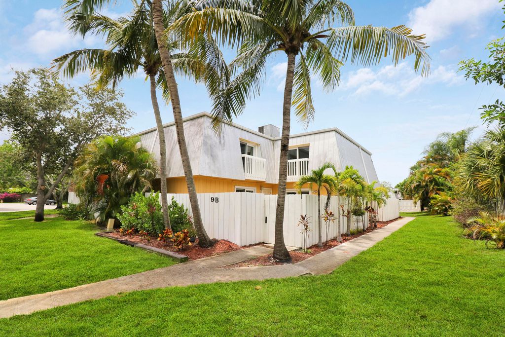 Photo of 141 E Riverside Drive #9b, Jupiter, FL 33469 (MLS # RX-10904143)