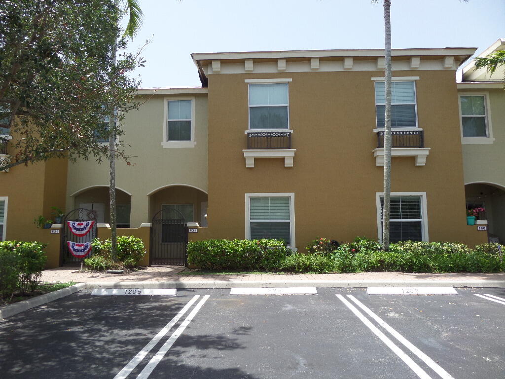 Property for Sale at 328 Lake Monterey Circle, Boynton Beach, Palm Beach County, Florida - Bedrooms: 3 
Bathrooms: 2.5  - $345,000