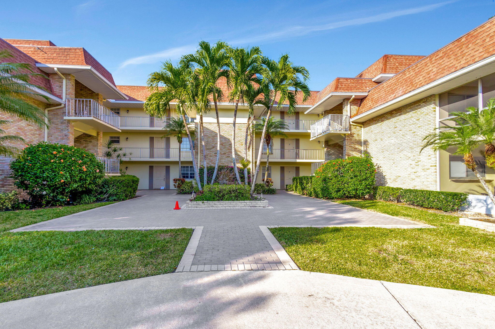 5500 W Tamberlane Circle 202, Palm Beach Gardens, Palm Beach County, Florida - 2 Bedrooms  
2 Bathrooms - 