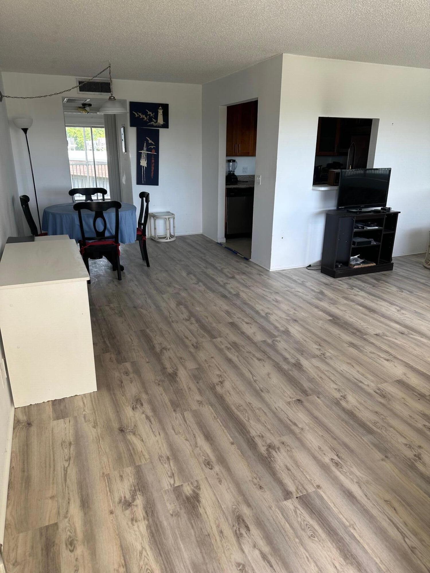 300 Village Green Circle 418, Palm Springs, Miami-Dade County, Florida - 1 Bedrooms  
1.5 Bathrooms - 