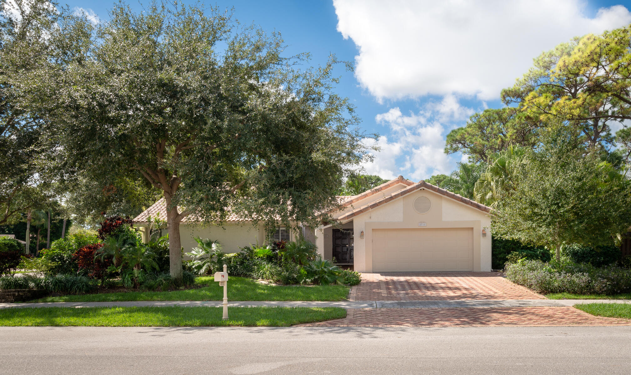 2711 Nw 26th Circle, Boca Raton, Palm Beach County, Florida - 3 Bedrooms  
2.5 Bathrooms - 