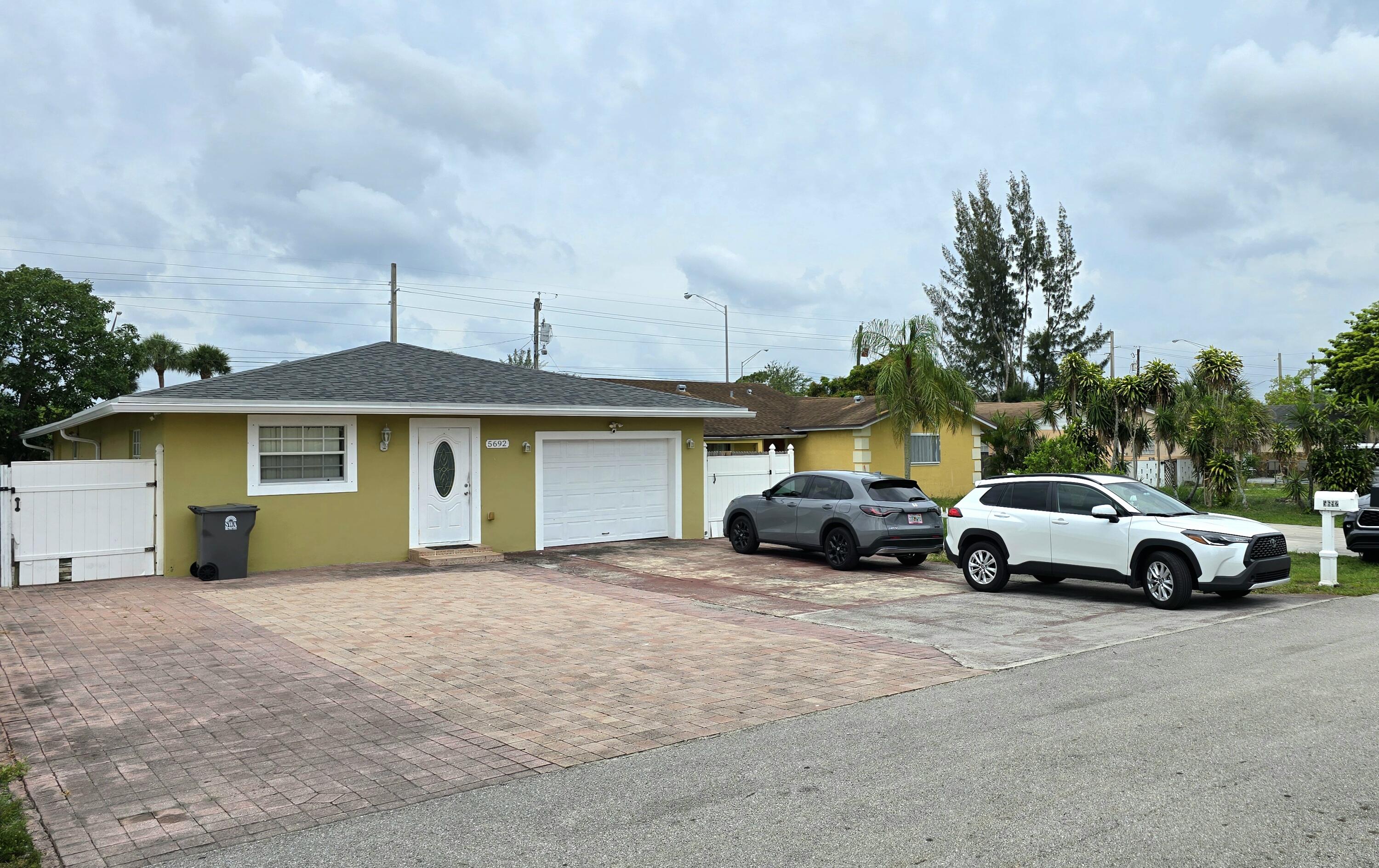 5692 Coconut Road, West Palm Beach, Palm Beach County, Florida - 5 Bedrooms  
4 Bathrooms - 