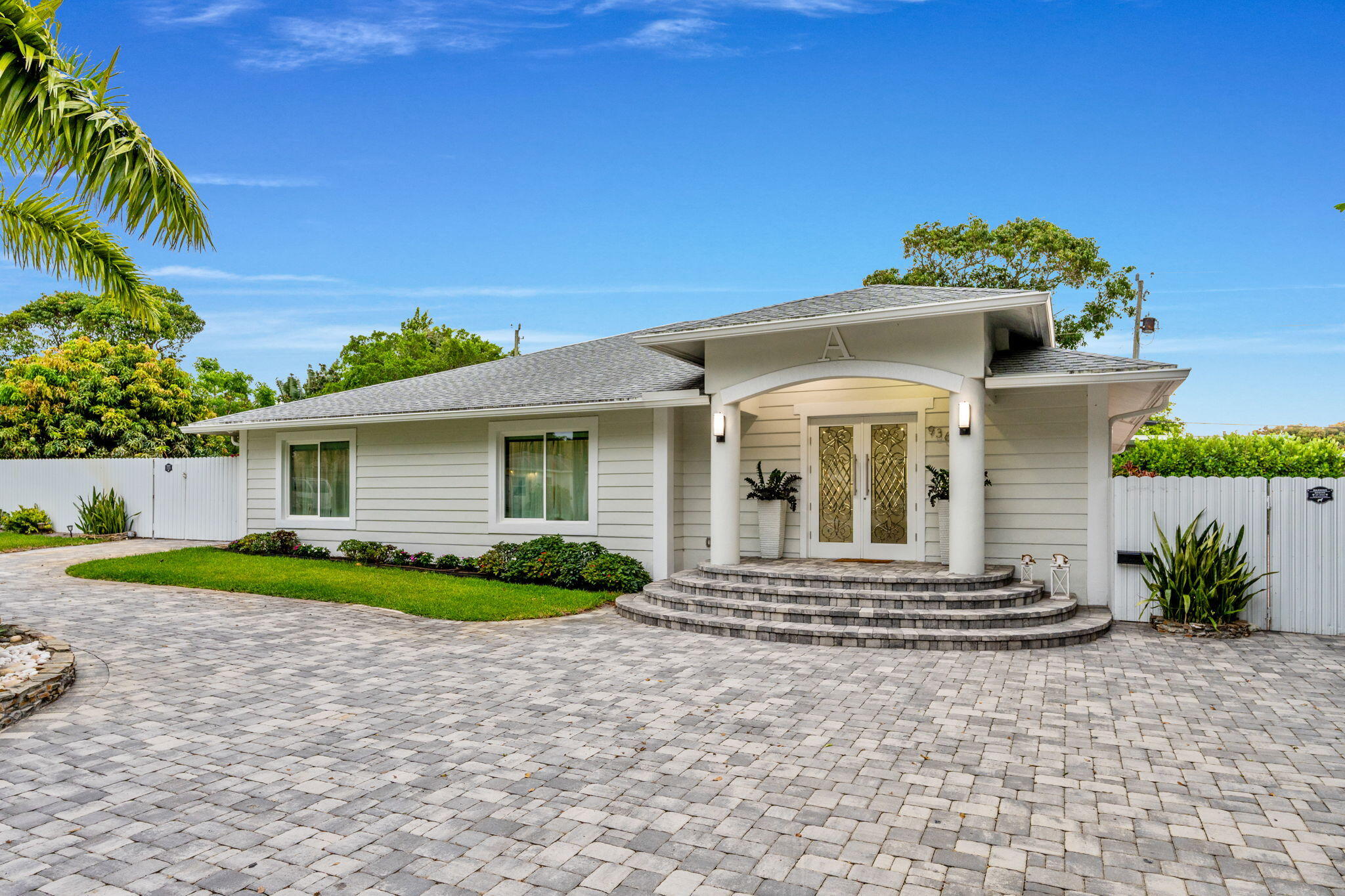 936 Upland Road, West Palm Beach, Palm Beach County, Florida - 5 Bedrooms  
4.5 Bathrooms - 