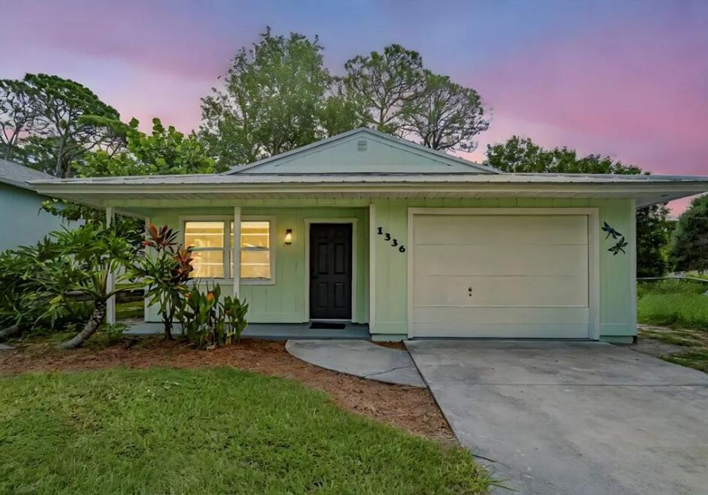 Photo of 1336 26th Avenue SW, Vero Beach, FL 32962 (MLS # RX-11125152)