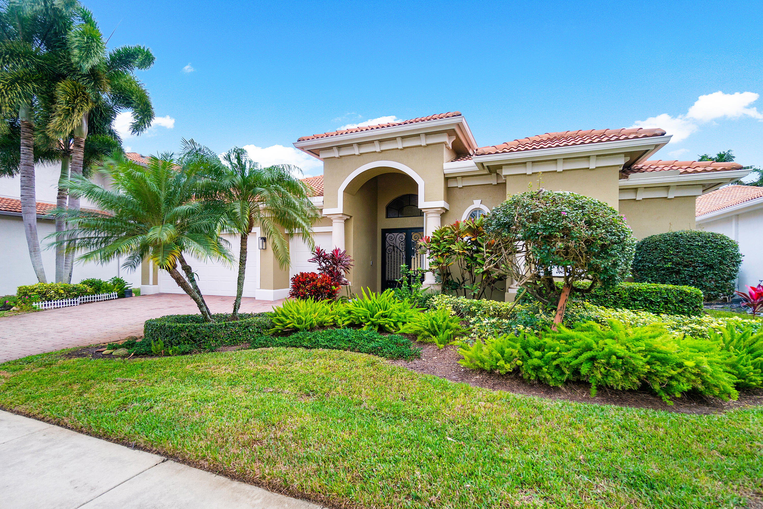 Property for Sale at 8024 Laurel Ridge Court, Delray Beach, Palm Beach County, Florida - Bedrooms: 5 
Bathrooms: 3.5  - $1,575,000