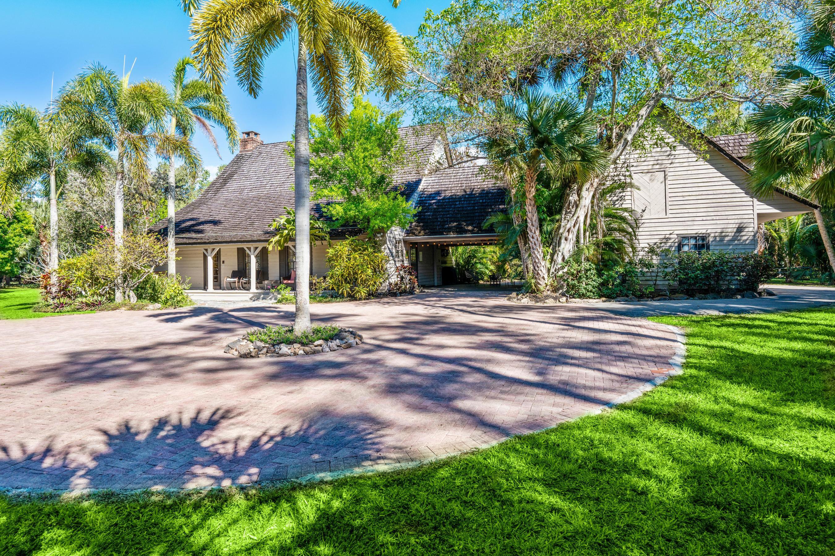 790 E Rambling Drive, Wellington, Palm Beach County, Florida - 5 Bedrooms  
4 Bathrooms - 