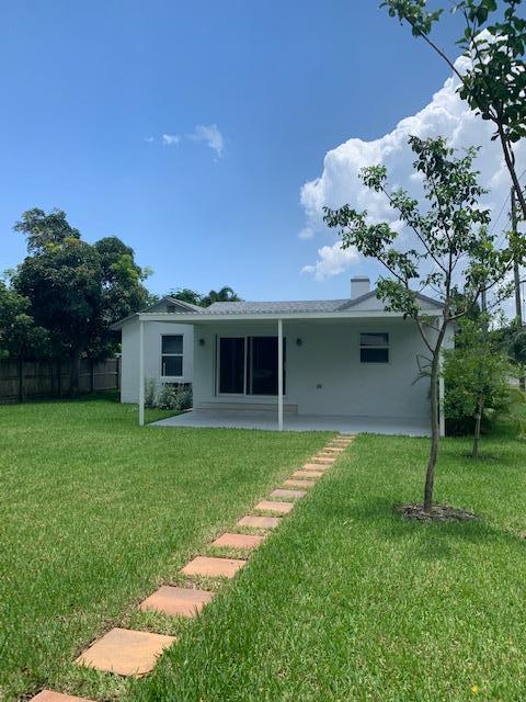 Photo 1 of 425 E Lakewood Road 1, West Palm Beach, Florida, $2,800, Web #: 10635340