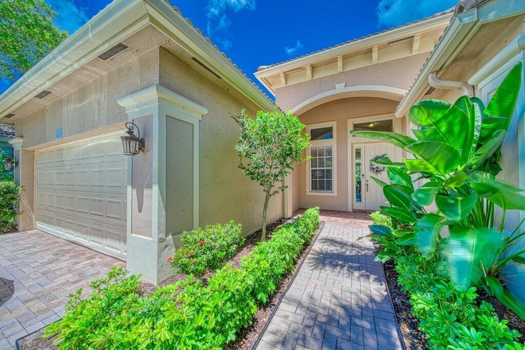 Photo of 1423 SE Legacy Cove Circle, Stuart, FL 34997 (MLS # RX-11112245)