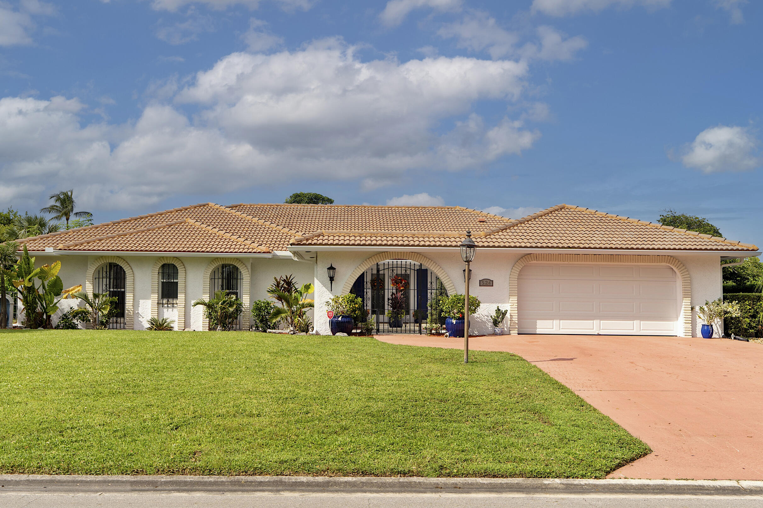 524 Muirfield Drive, Atlantis, Palm Beach County, Florida - 4 Bedrooms  
3 Bathrooms - 