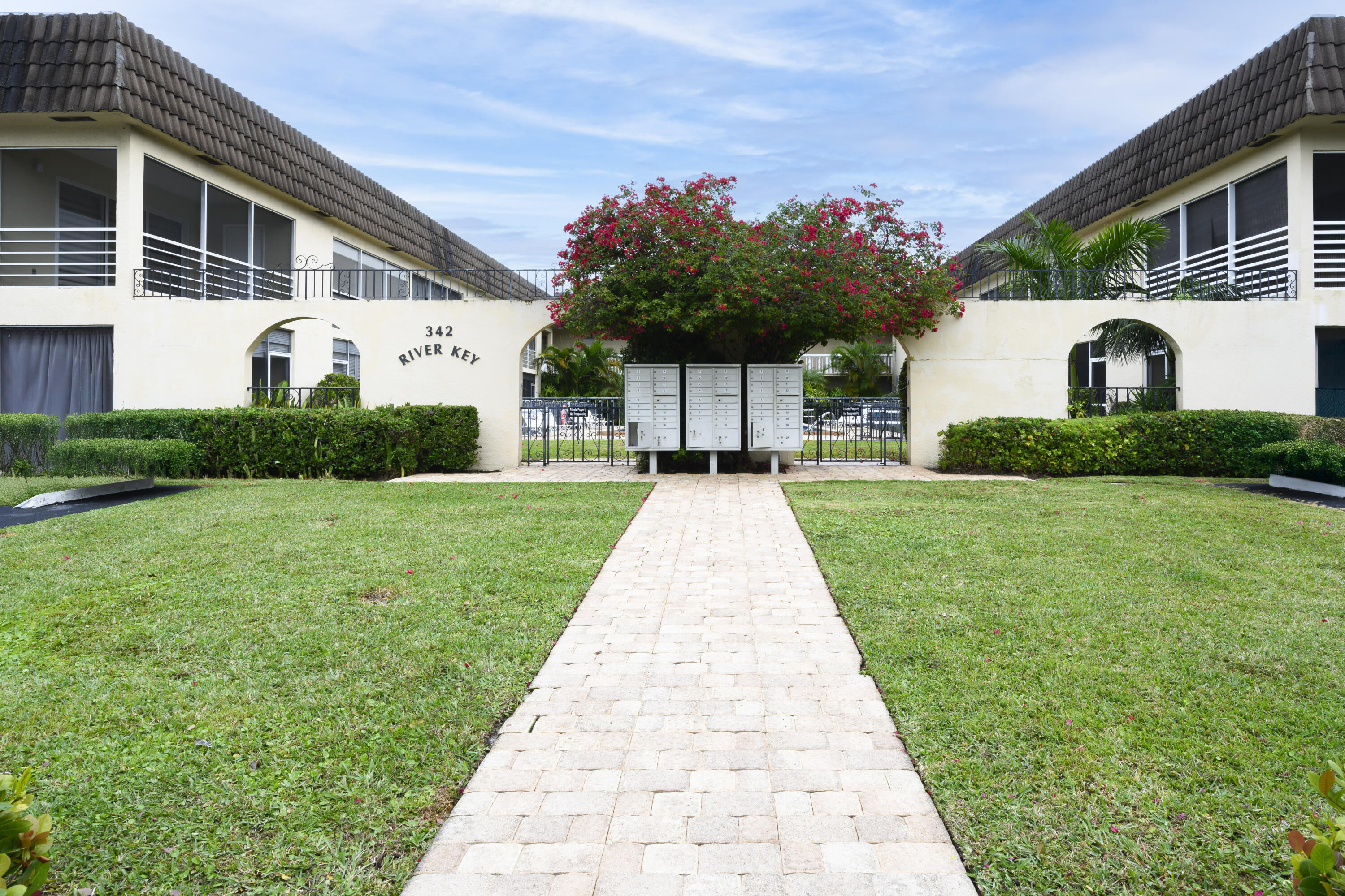 Property for Sale at 342 Southwind Drive 121, North Palm Beach, Miami-Dade County, Florida - Bedrooms: 1 
Bathrooms: 1  - $180,000