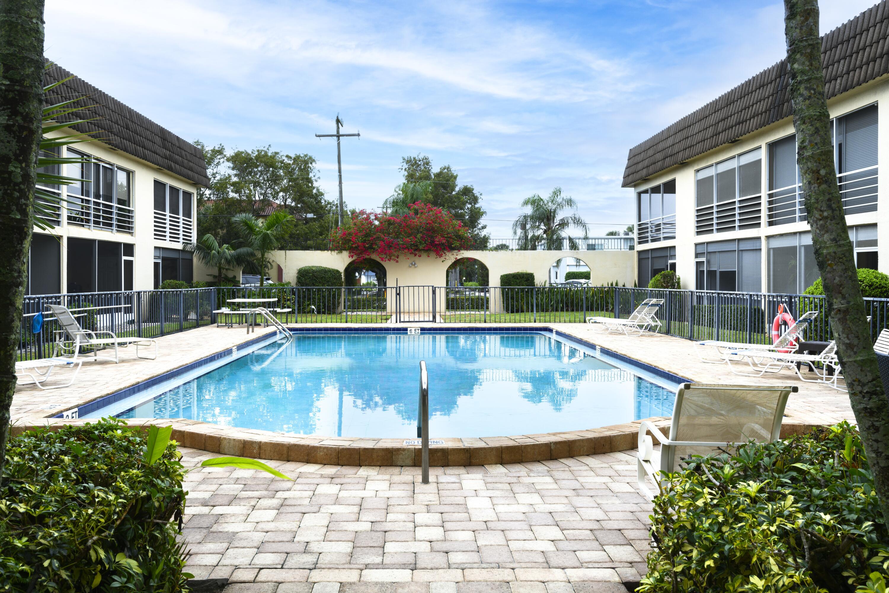 Property for Sale at 342 Southwind Drive 121, North Palm Beach, Miami-Dade County, Florida - Bedrooms: 1 
Bathrooms: 1  - $180,000