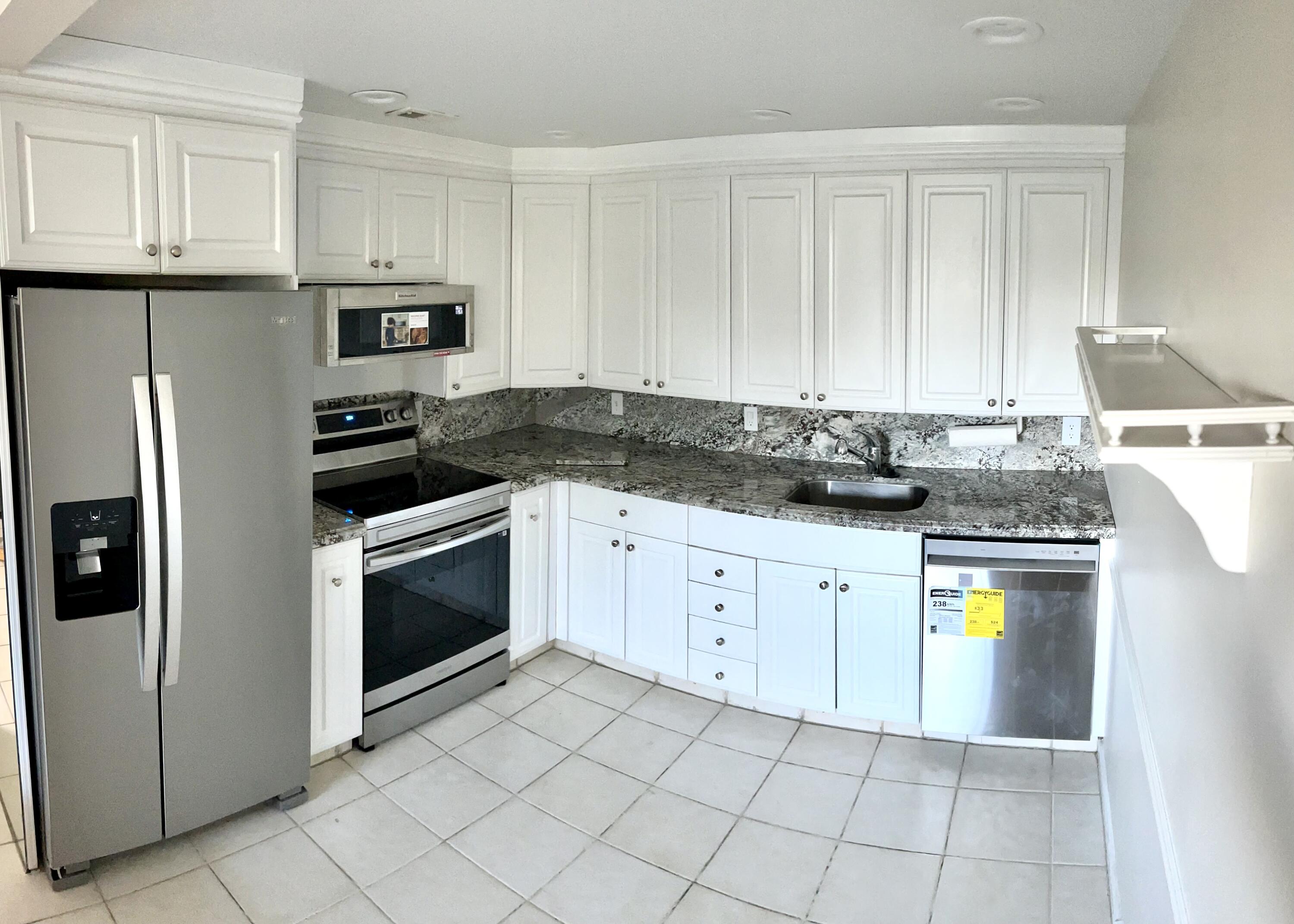 Property for Sale at 3026 Lincoln B 3026, Boca Raton, Palm Beach County, Florida - Bedrooms: 2 
Bathrooms: 2  - $139,900