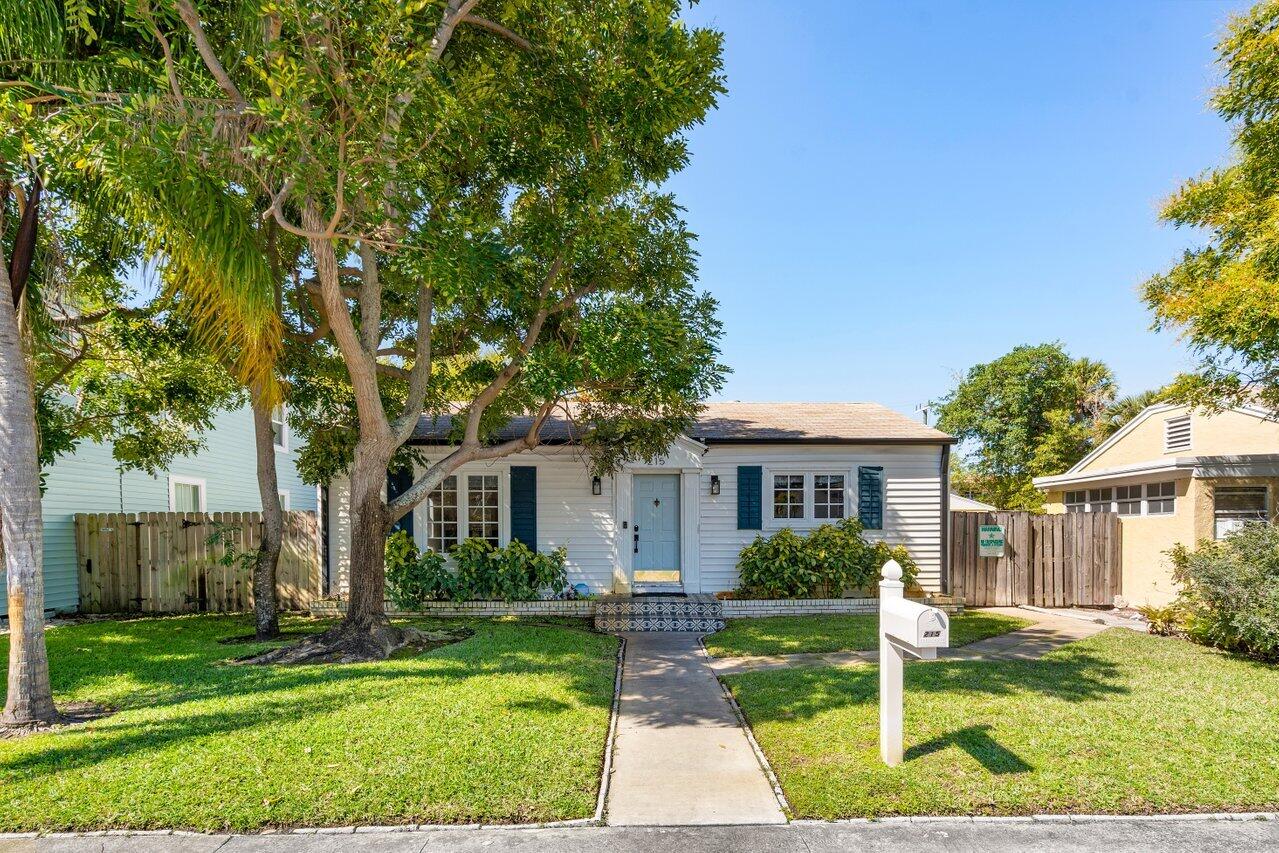 Property for Sale at 215 S Palmway, Lake Worth Beach, Palm Beach County, Florida - Bedrooms: 3 
Bathrooms: 2  - $799,999
