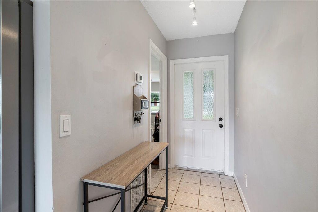 Photo of 411 13th Lane SW, Vero Beach, FL 32962 (MLS # RX-11128941)