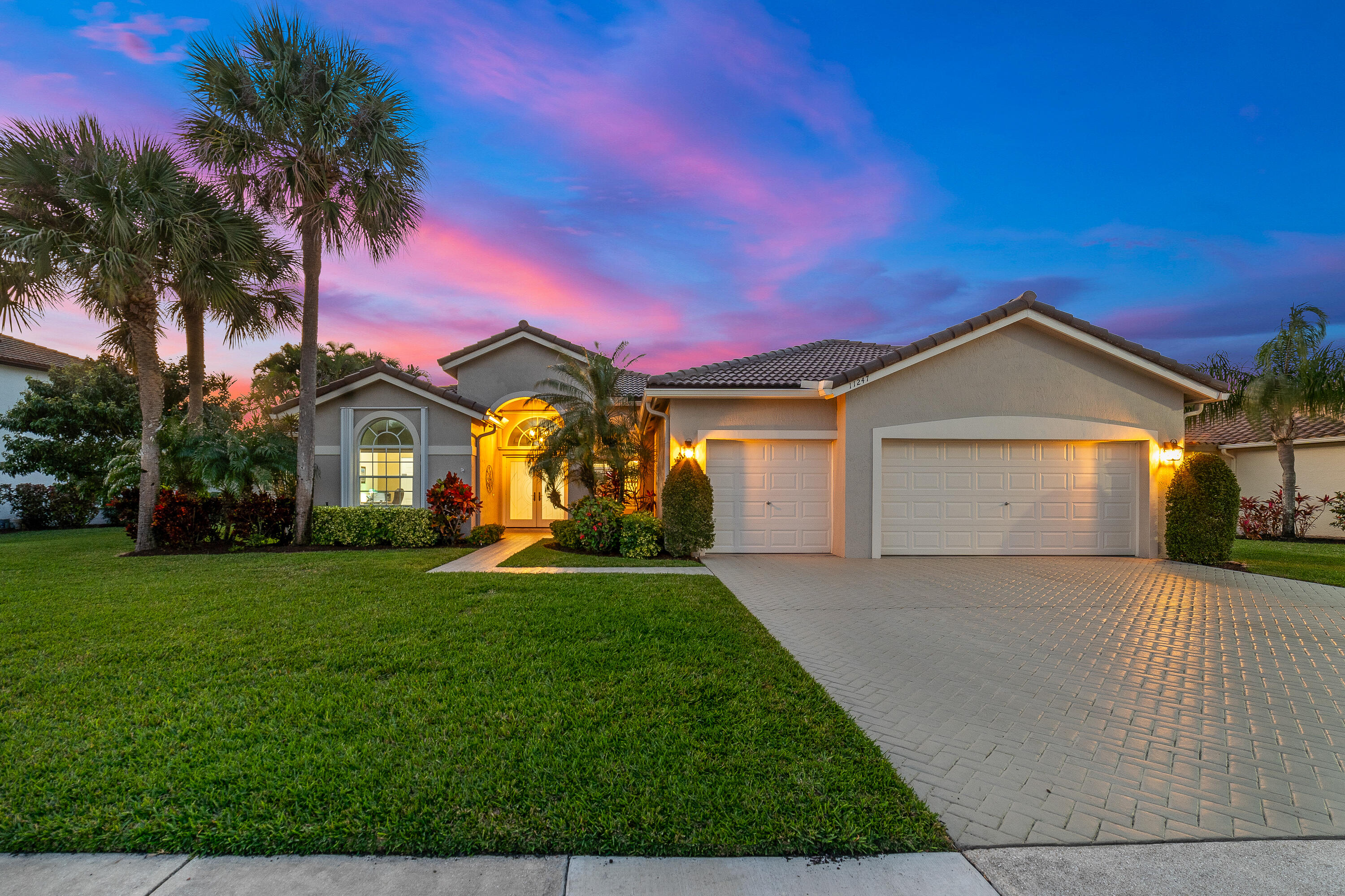 Property for Sale at 11247 Edgewater Circle, Wellington, Palm Beach County, Florida - Bedrooms: 5 
Bathrooms: 3  - $859,000