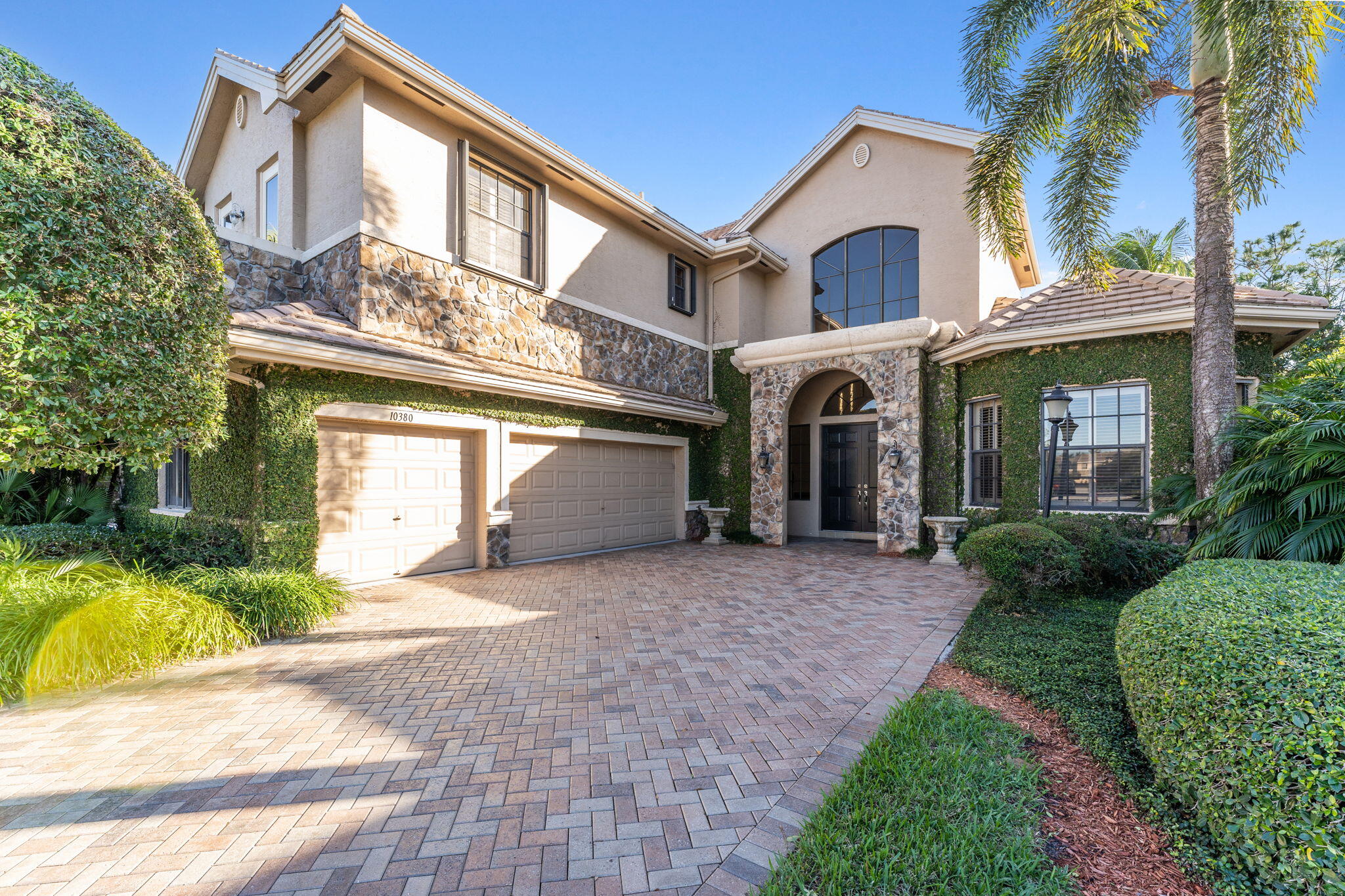 10380 Trianon Place, Wellington, Palm Beach County, Florida - 5 Bedrooms  
4.5 Bathrooms - 