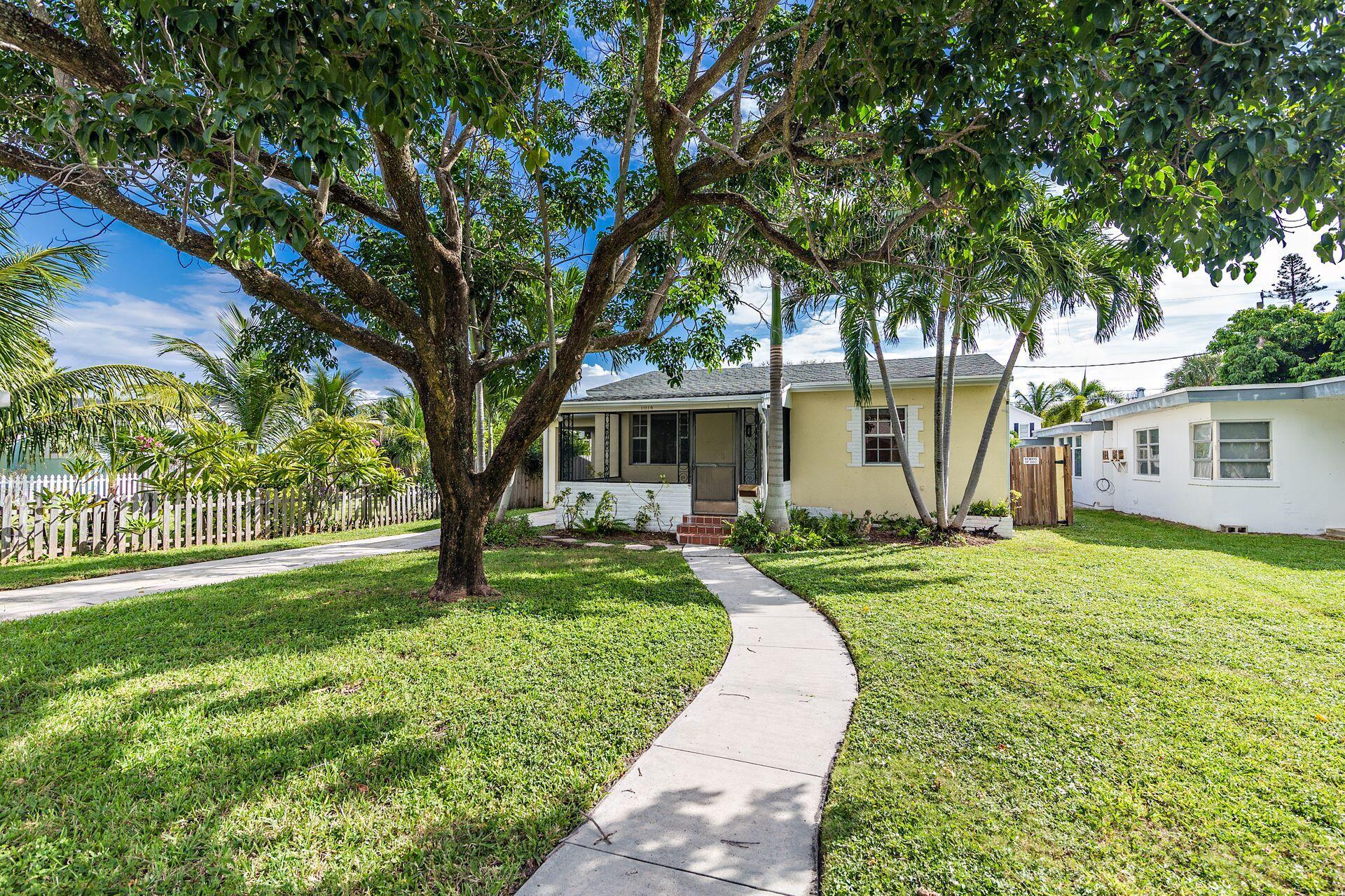 Photo 1 of 1014 N L Street, Lake Worth Beach, Florida, $415,000, Web #: 10754917