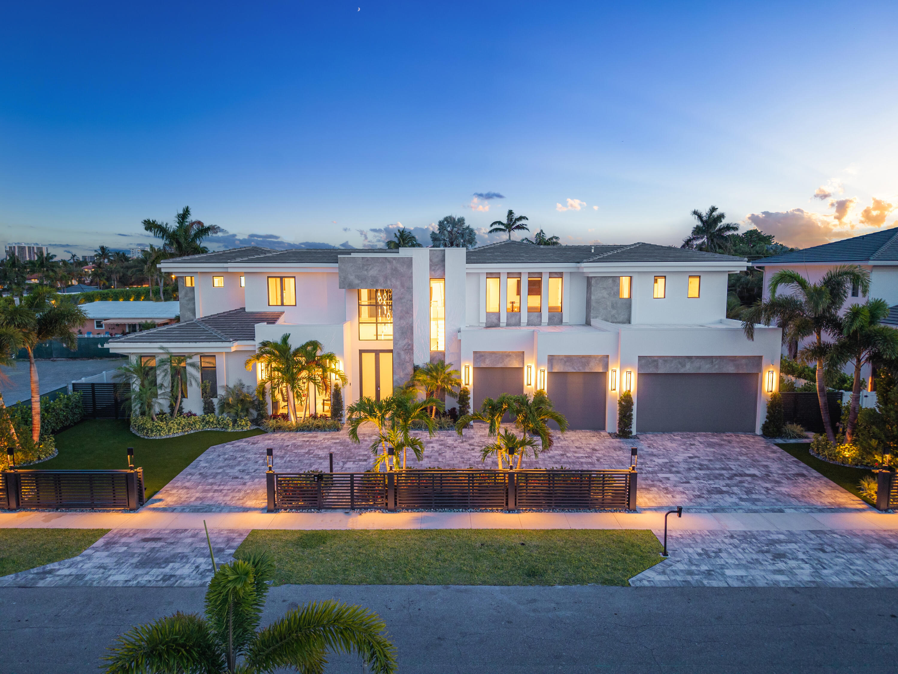 474 Ne 10th Street, Boca Raton, Palm Beach County, Florida - 5 Bedrooms  
6.5 Bathrooms - 