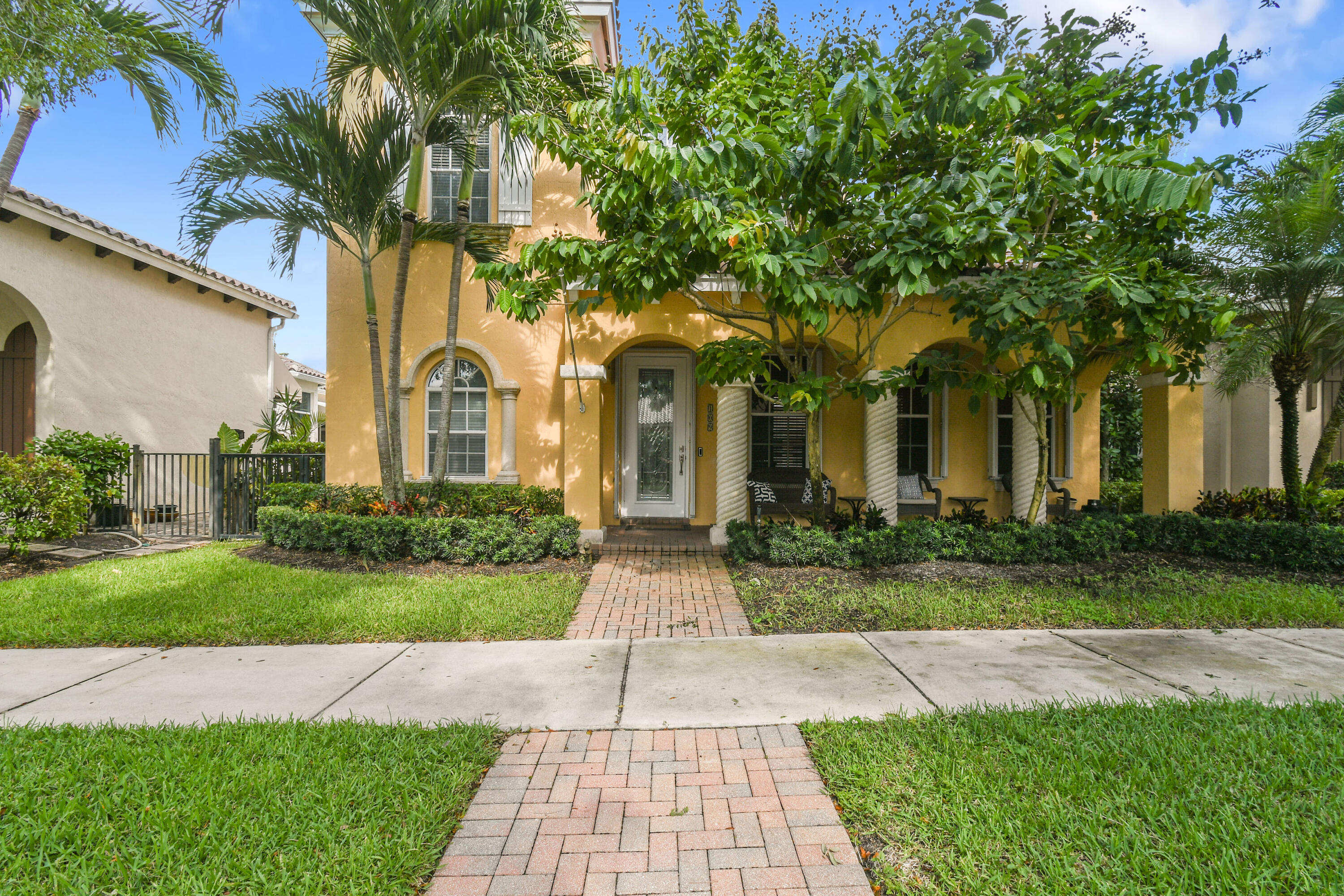 Property for Sale at 109 Bilboa Drive, Jupiter, Palm Beach County, Florida - Bedrooms: 4 
Bathrooms: 4.5  - $1,799,000