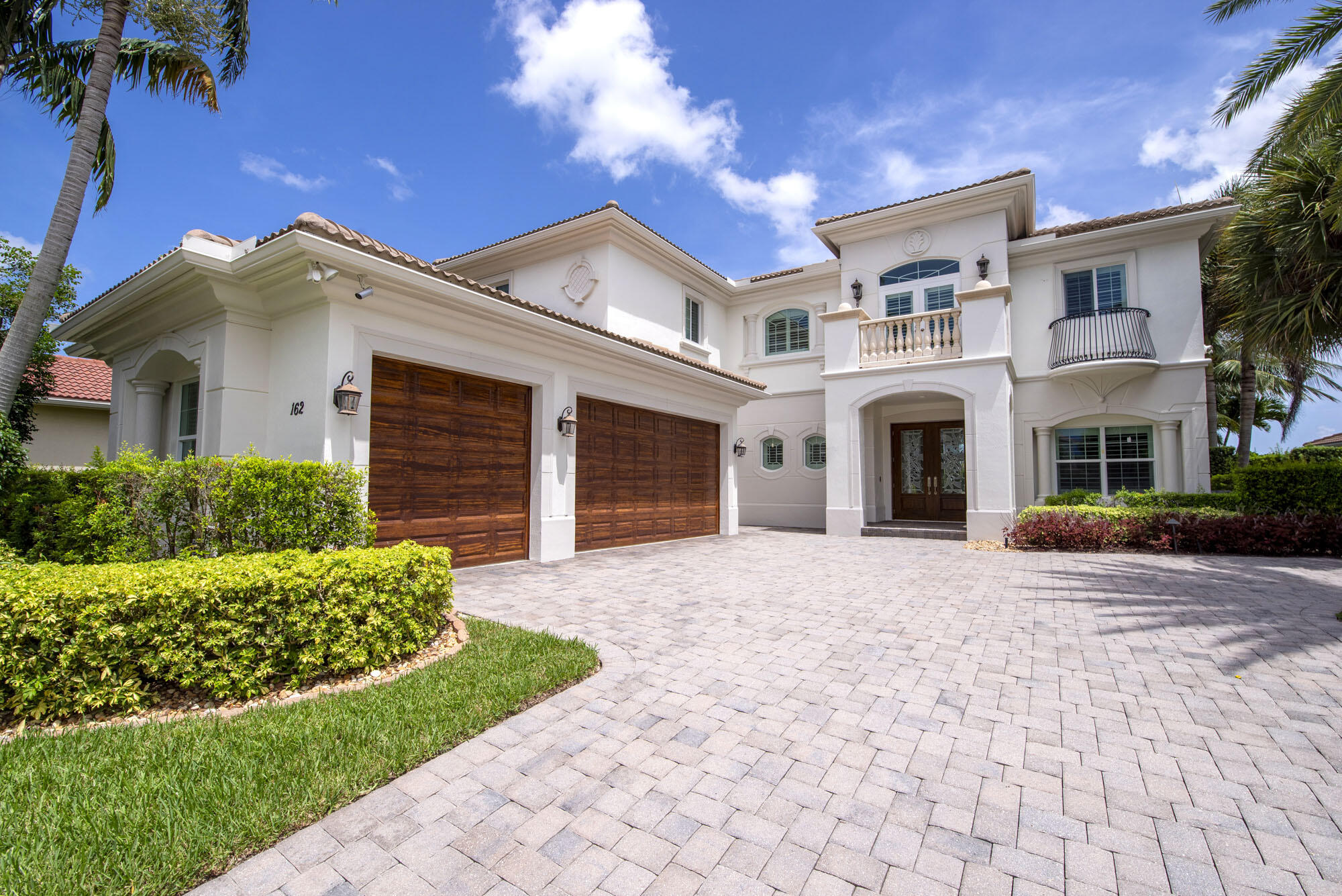 162 Sonata Drive, Jupiter, Palm Beach County, Florida - 5 Bedrooms  
5.5 Bathrooms - 